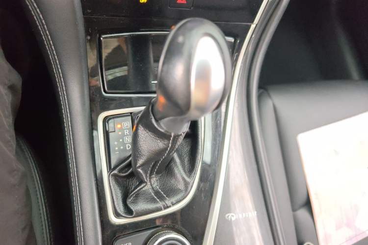 Used Infiniti Q50L 2015 2.0T Comfort Edition Gear Lever