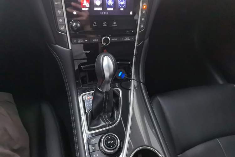 Used Infiniti Q50L 2015 2.0T Comfort Edition Gear Lever