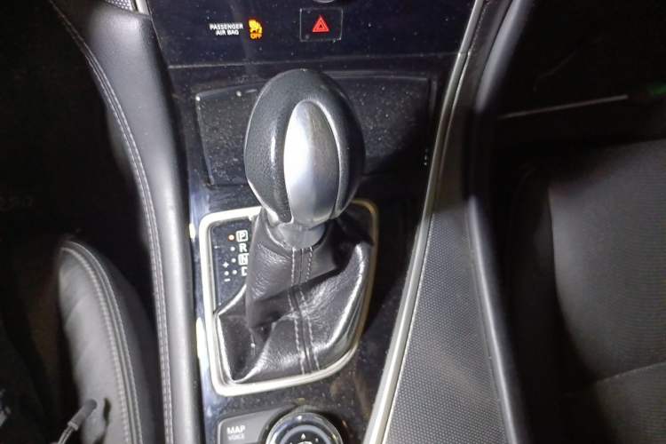 Used Infiniti Q50L 2015 2.0T Enjoyment Edition Gear Lever