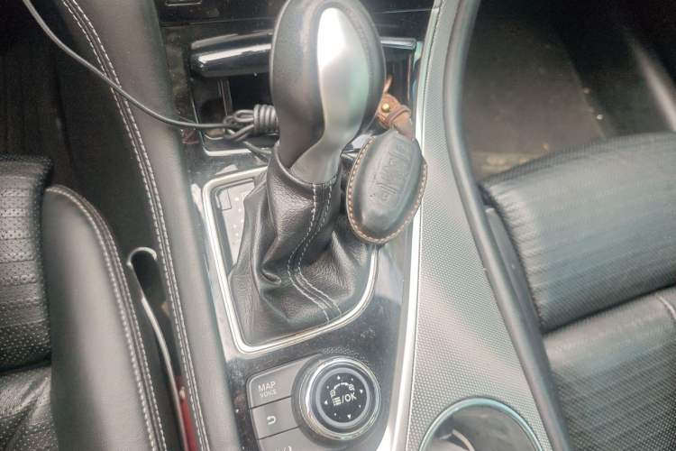 Used Infiniti Q50L 2015 2.0T Sport Edition Gear Lever