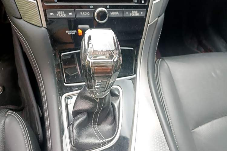 Used Infiniti Q50L 2015 2.0T Enjoyment Edition Gear Lever