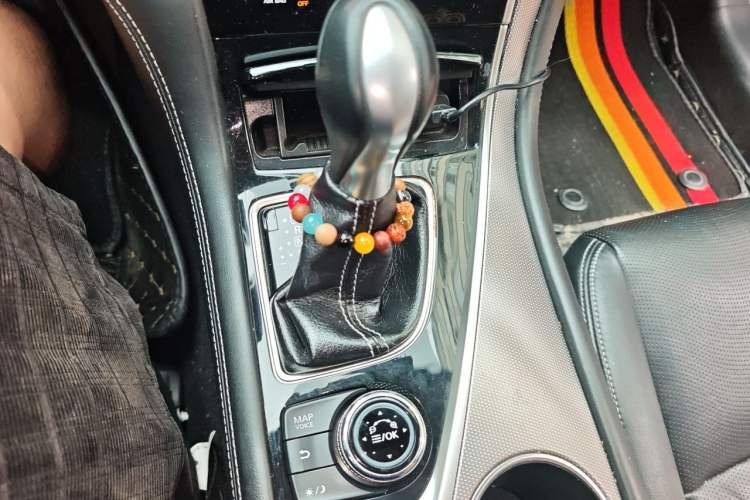Used Infiniti Q50L 2015 2.0T Enjoyment Edition Gear Lever