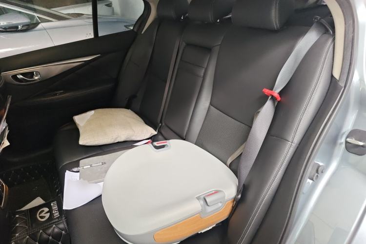 Used Infiniti Q50L 2015 2.0T Enjoyment Edition Left Rear Seat