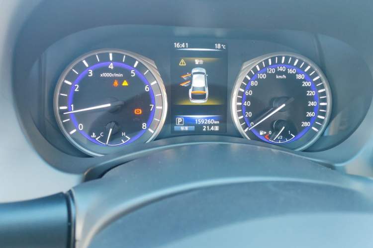 Used Infiniti Q50L 2015 2.0T Sport Edition Odometer Close Up