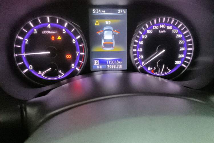 Used Infiniti Q50L 2015 2.0T Enjoyment Edition Odometer Close Up
