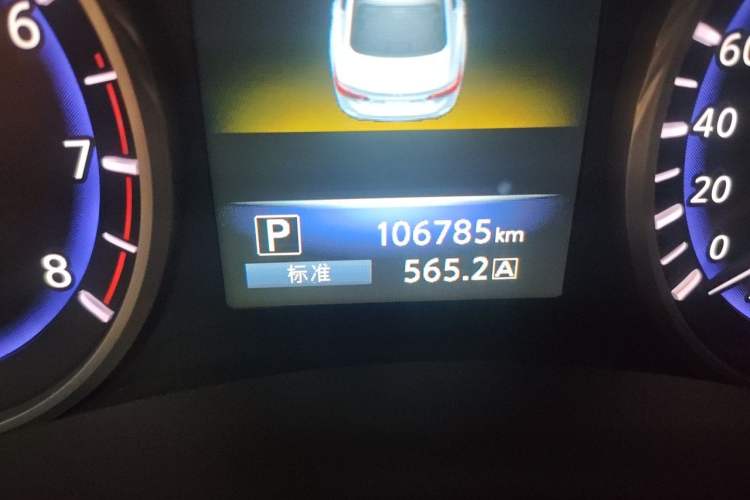 Used Infiniti Q50L 2015 2.0T Enjoyment Edition Odometer Close Up
