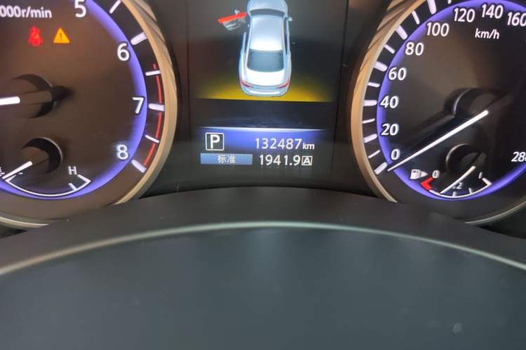 Used Infiniti Q50L 2015 2.0T Enjoyment Edition Odometer Close Up