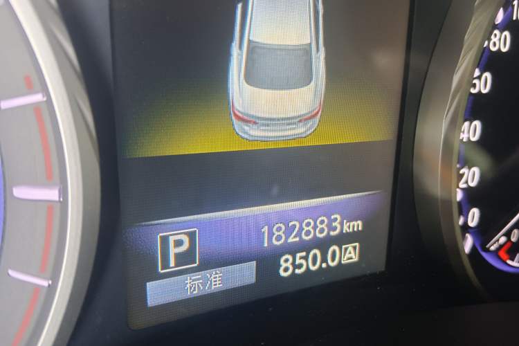 Used Infiniti Q50L 2015 2.0T Enjoyment Edition Odometer Close Up