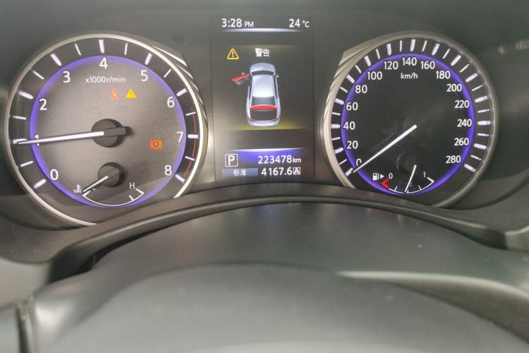 Used Infiniti Q50L 2015 2.0T Enjoyment Edition Odometer Close Up