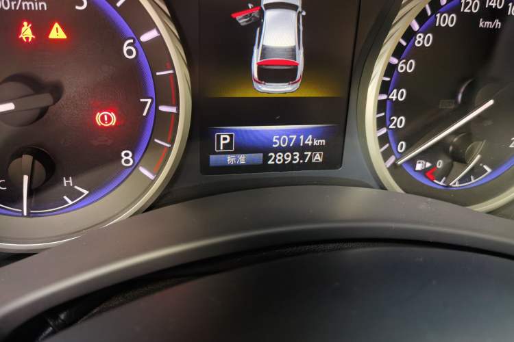 Used Infiniti Q50L 2015 2.0T Comfort Edition Odometer Close Up