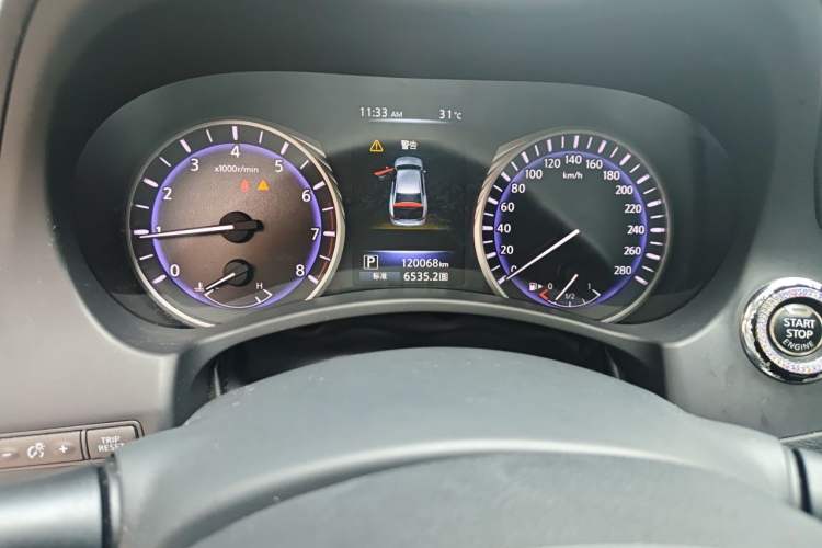Used Infiniti Q50L 2015 2.0T Enjoyment Edition Odometer Close Up