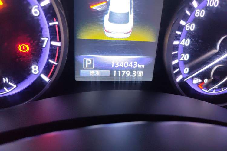 Used Infiniti Q50L 2015 2.0T Enjoyment Edition Odometer Close Up