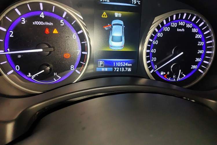 Used Infiniti Q50L 2015 2.0T Enjoyment Edition Odometer Close Up