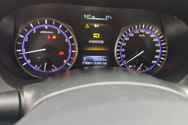 Used Infiniti Q50L 2015 2.0T Enjoyment Edition Odometer Close Up