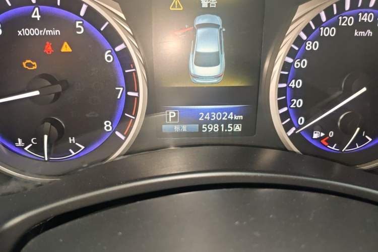 Used Infiniti Q50L 2015 2.0T Enjoyment Edition Odometer Close Up
