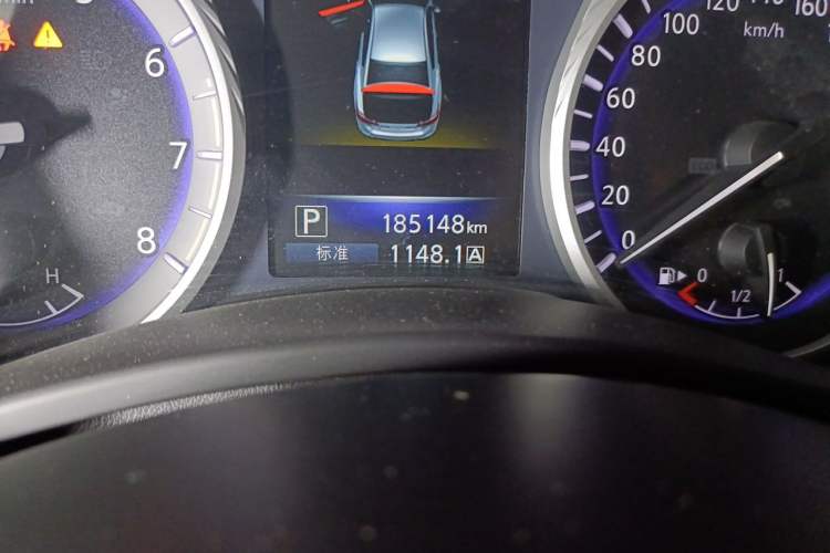 Used Infiniti Q50L 2015 2.0T Enjoyment Edition Odometer Close Up
