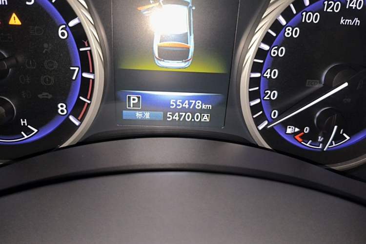 Used Infiniti Q50L 2015 2.0T Enjoyment Edition Odometer Close Up