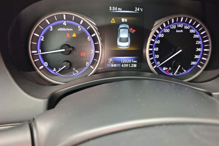 Used Infiniti Q50L 2015 2.0T Enjoyment Edition Odometer Close Up