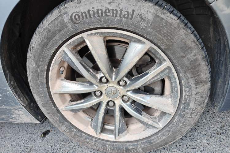 Used Infiniti Q50L 2015 2.0T Enjoyment Edition Right Front Wheel Hub