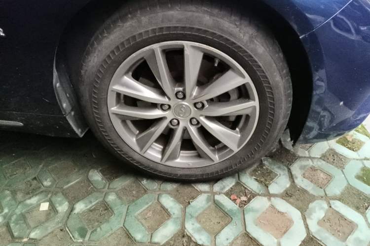 Used Infiniti Q50L 2015 2.0T Enjoyment Edition Right Front Wheel Hub