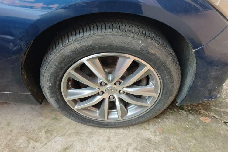 Used Infiniti Q50L 2015 2.0T Enjoyment Edition Right Front Wheel Hub