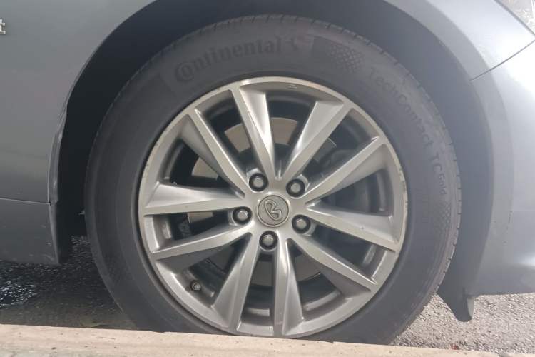Used Infiniti Q50L 2015 2.0T Enjoyment Edition Right Front Wheel Hub