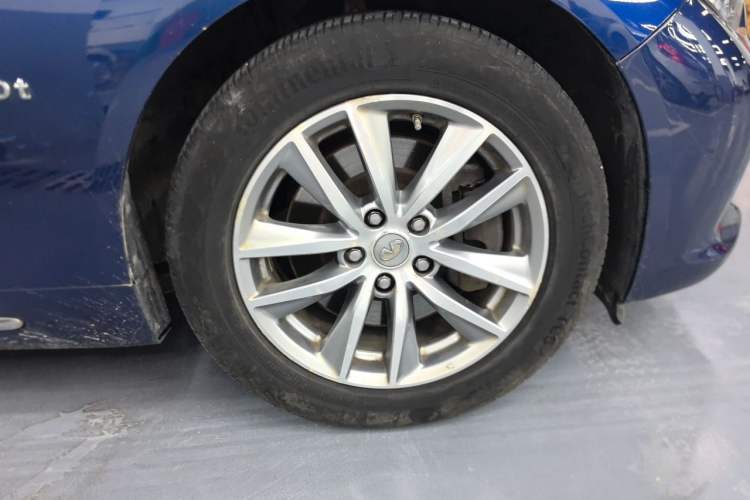 Used Infiniti Q50L 2015 2.0T Enjoyment Edition Right Front Wheel Hub