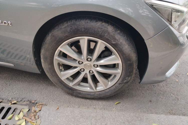 Used Infiniti Q50L 2015 2.0T Enjoyment Edition Right Front Wheel Hub