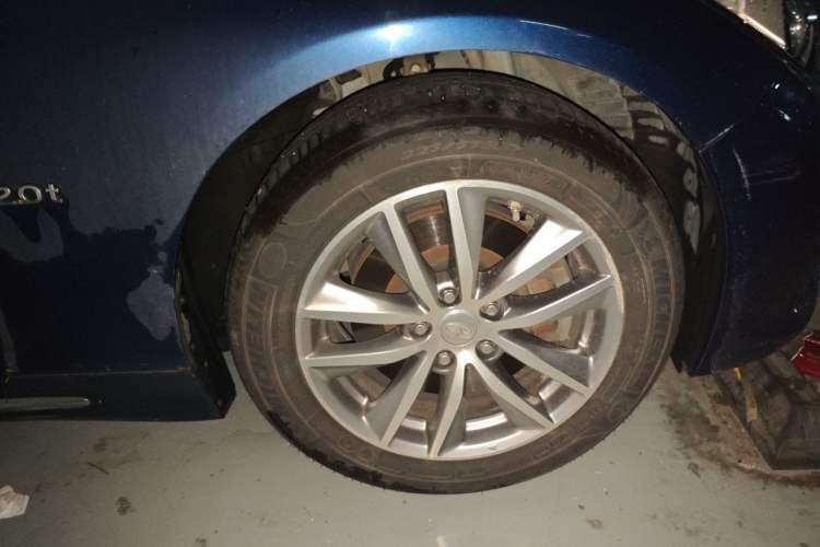 Used Infiniti Q50L 2015 2.0T Enjoyment Edition Right Front Wheel Hub