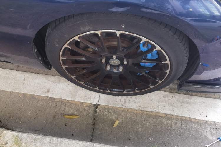 Used Infiniti Q50L 2015 2.0T Comfort Edition Right Front Wheel Hub