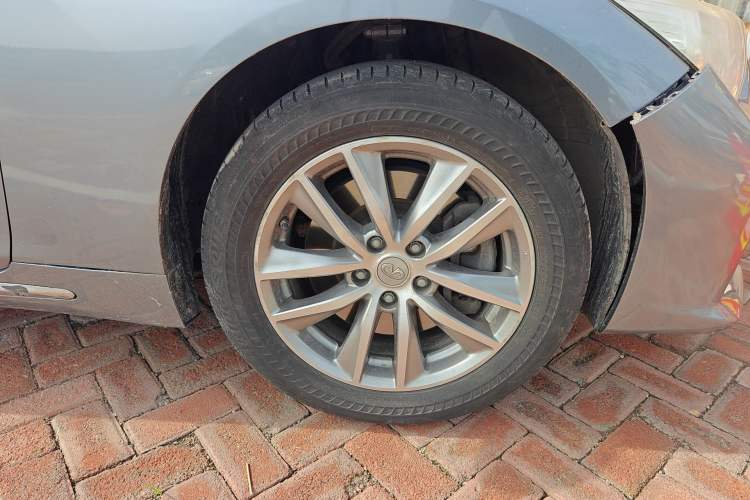 Used Infiniti Q50L 2015 2.0T Comfort Edition Right Front Wheel Hub