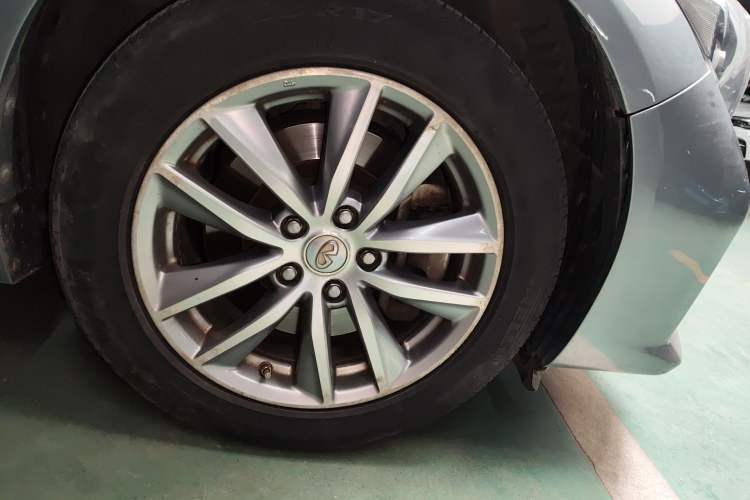 Used Infiniti Q50L 2015 2.0T Enjoyment Edition Right Front Wheel Hub