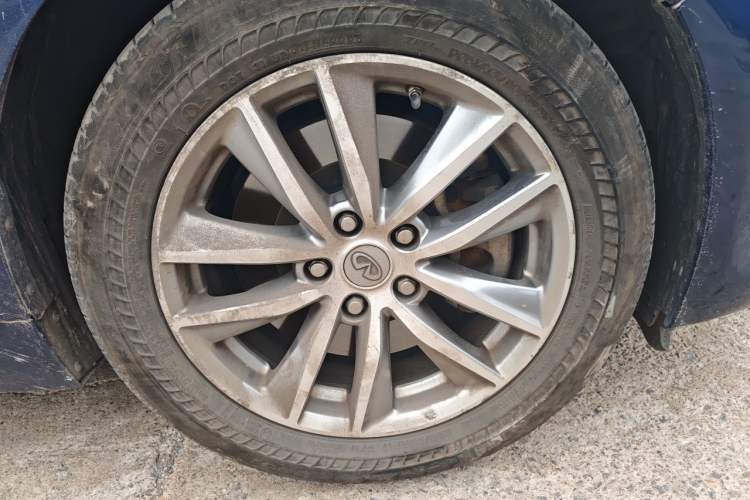 Used Infiniti Q50L 2015 2.0T Enjoyment Edition Right Front Wheel Hub