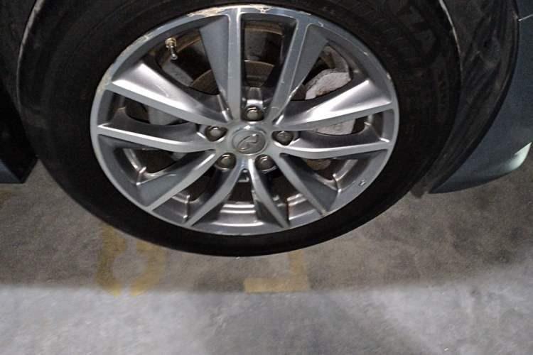 Used Infiniti Q50L 2015 2.0T Enjoyment Edition Right Front Wheel Hub