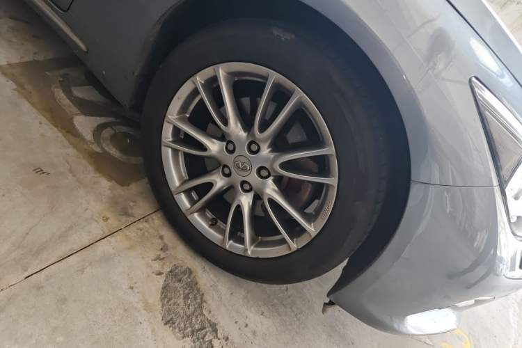 Used Infiniti Q50L 2015 2.0T Enjoyment Edition Right Front Wheel Hub