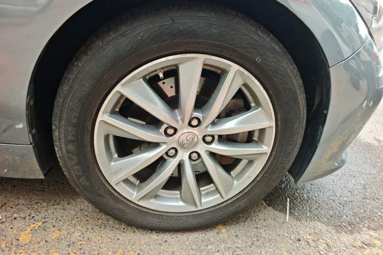 Used Infiniti Q50L 2015 2.0T Enjoyment Edition Right Front Wheel Hub