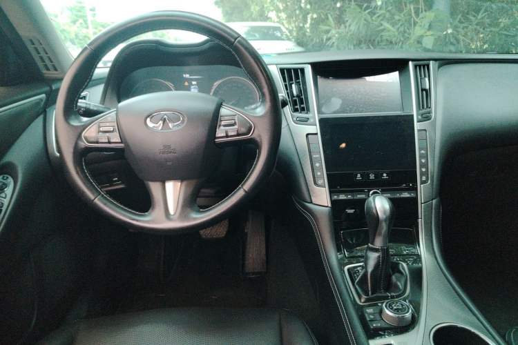 Used Infiniti Q50L 2015 2.0T Enjoyment Edition Steering Wheel