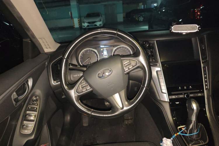 Used Infiniti Q50L 2015 2.0T Enjoyment Edition Steering Wheel