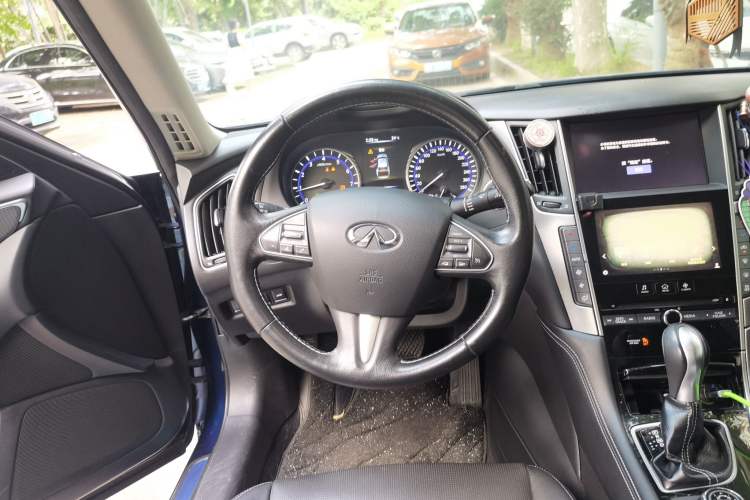Used Infiniti Q50L 2015 2.0T Comfort Edition Steering Wheel