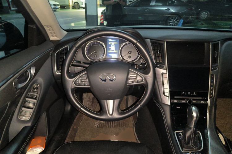 Used Infiniti Q50L 2015 2.0T Enjoyment Edition Steering Wheel