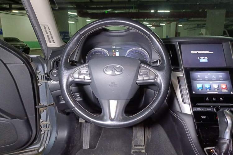 Used Infiniti Q50L 2015 2.0T Enjoyment Edition Steering Wheel