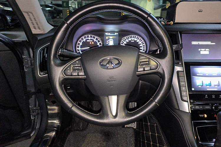 Used Infiniti Q50L 2015 2.0T Enjoyment Edition Steering Wheel
