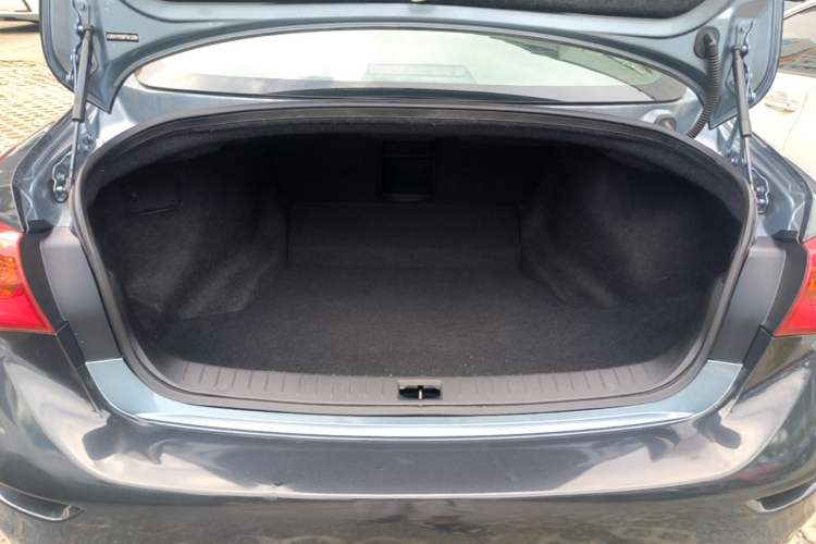 Used Infiniti Q50L 2015 2.0T Enjoyment Edition Trunk