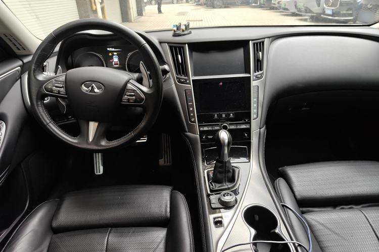 Used Infiniti Q50L 2015 2.0T Sport Edition Center Console