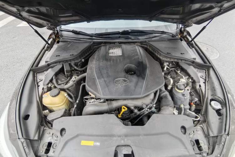 Used Infiniti Q50L 2015 2.0T Enjoyment Edition Engine Bay
