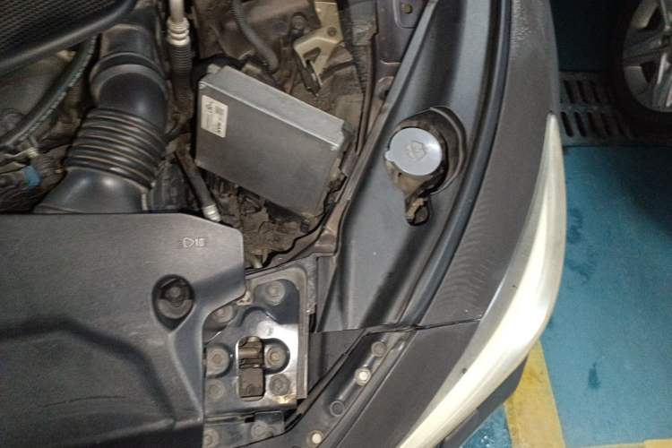 Used Infiniti Q50L 2015 2.0T Sport Edition Engine Bay Left