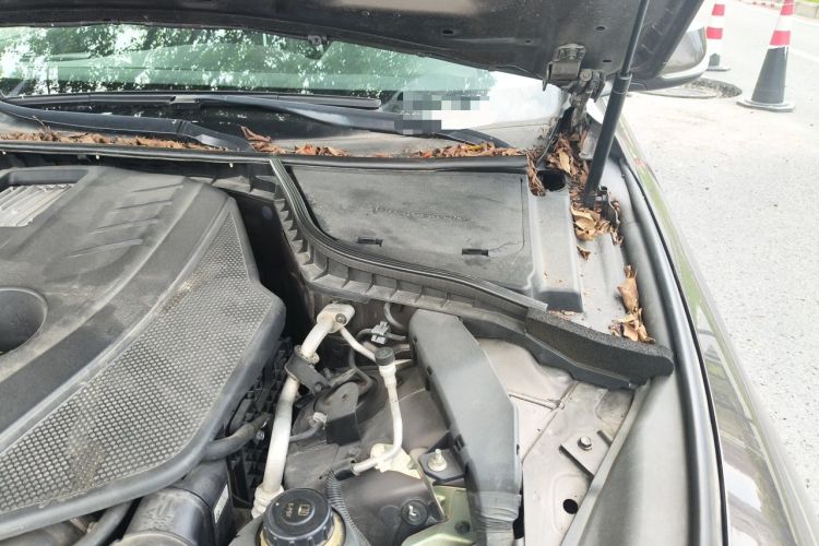 Used Infiniti Q50L 2015 2.0T Enjoyment Edition Engine Bay Left