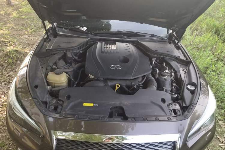 Used Infiniti Q50L 2015 2.0T Enjoyment Edition Engine Bay