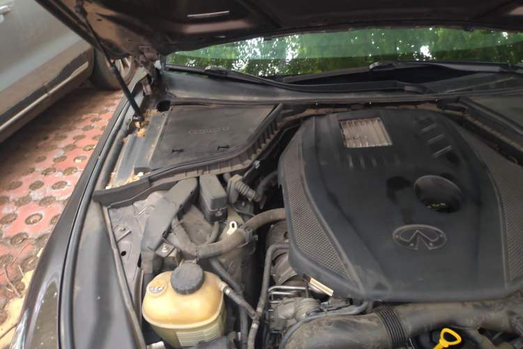 Used Infiniti Q50L 2015 2.0T Luxury Edition Engine Bay Right