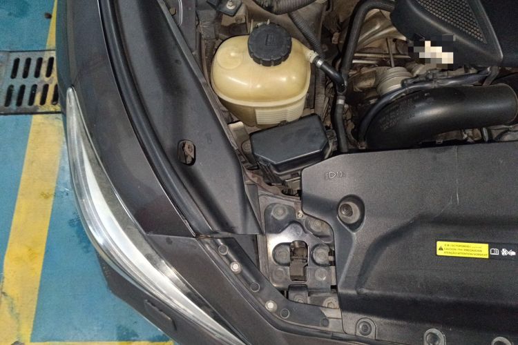 Used Infiniti Q50L 2015 2.0T Sport Edition Engine Bay Right